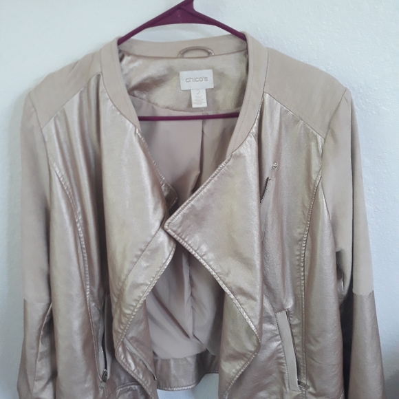 Shoes, and clothes. - Picture 6 of 12